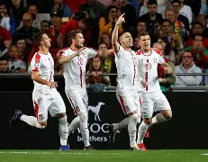 爱游戏APP-刚刚！库里在塞尔维亚队比赛中回归赛场多特蒙德绝杀压哨备战德国杯，广东宏远围绕英超单刀错失